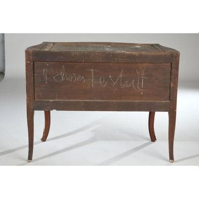 COMMODE SAUTEUSE LOUIS XV en placage de prunier...