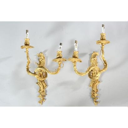 PAIRE D’APPLIQUES LOUIS XV en bronze doré...