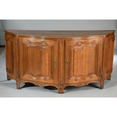 BUFFET DE BOISERIE de forme galbée et violonée...