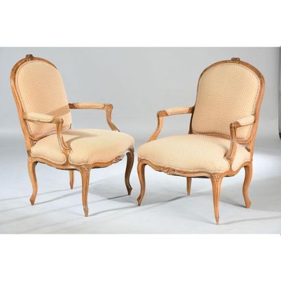 PAIRE DE FAUTEUILS LOUIS XV à dos plat à...
