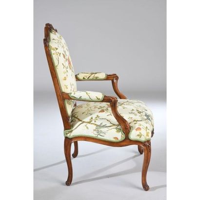 SUITE DE 6 FAUTEUILS LOUIS XV à dos plat...