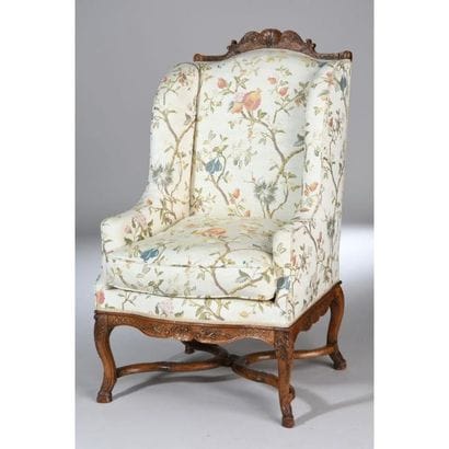 BERGERE A OREILLES RÉGENCE en noyer à décor...