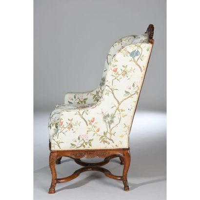BERGERE A OREILLES RÉGENCE en noyer à décor...