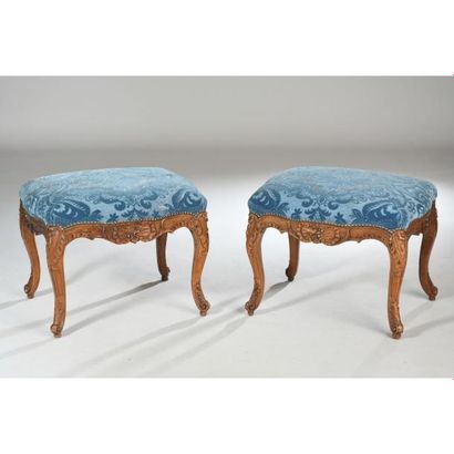 PAIRE DE PETITS TABOURETS LOUIS XV de forme...