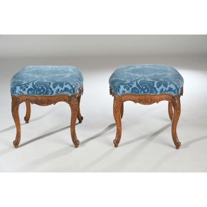 PAIRE DE PETITS TABOURETS LOUIS XV de forme...
