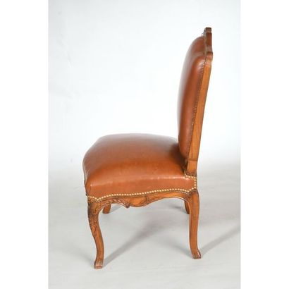 SUITE DE 6 CHAISES LOUIS XV à dos plat en...