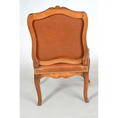 SUITE DE 6 CHAISES LOUIS XV à dos plat en...
