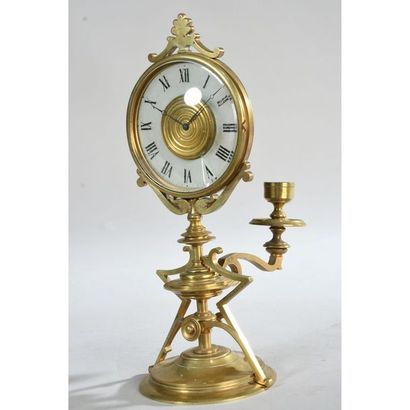 PENDULE VEILLEUSE en bronze et en laiton...