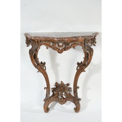 CONSOLE LOUIS XV galbée en façade et évasée...
