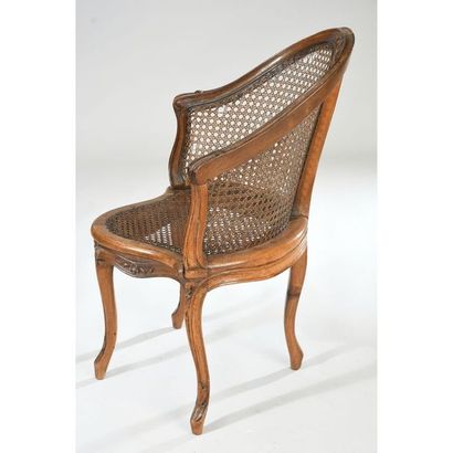 FAUTEUIL DE BUREAU LOUIS XV de forme mouvementée...