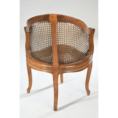 FAUTEUIL DE BUREAU LOUIS XV de forme mouvementée...