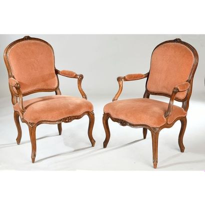 PAIRE DE FAUTEUILS LOUIS XV à dos plat à...