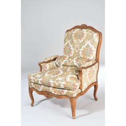 BERGERE LOUIS XV en bois naturel de forme...
