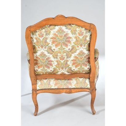 BERGERE LOUIS XV en bois naturel de forme...