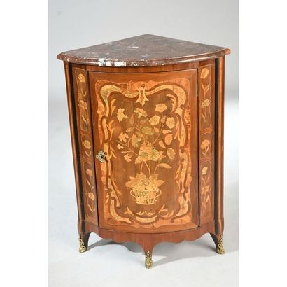 ENCOIGNURE LOUIS XV en placage de bois précieux...