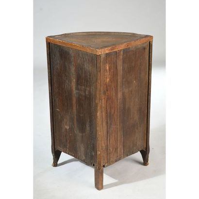 ENCOIGNURE LOUIS XV en placage de bois précieux...