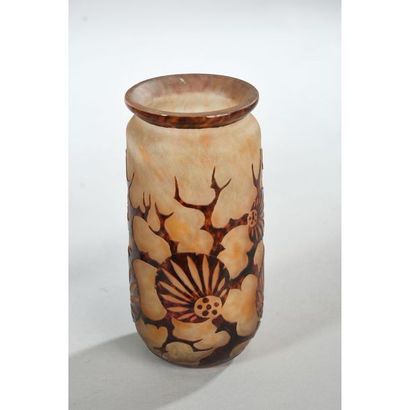 Charles SCHNEIDER. LE VERRE FRANÇAIS. Vase...