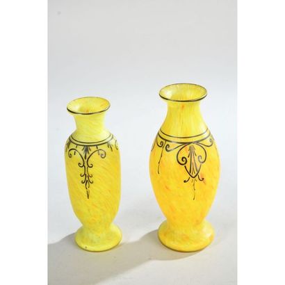 LEGRAS. 2 vases en verre irisé jaune à motifs...