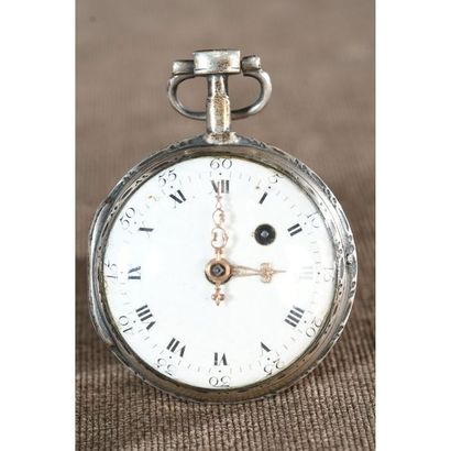 MONTRE rognon en argent à chiffres romains...