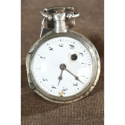 MONTRE oignon en argent à chiffres arabes....