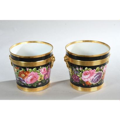 PAIRE DE SEAUX à rafraîchir en porcelaine...