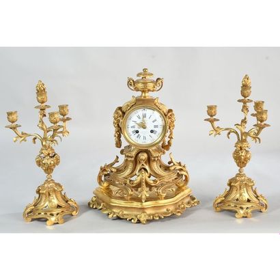 GARNITURE DE CHEMINEE DE STYLE LOUIS XV en...
