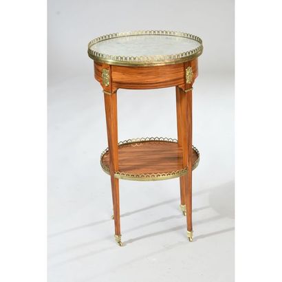 TABLE DE SALON LOUIS XVI de forme tambour...