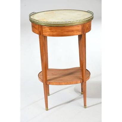 TABLE DE SALON LOUIS XVI en placage de bois...
