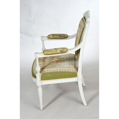 ENSEMBLE DE SALON LOUIS XVI comprenant 8...