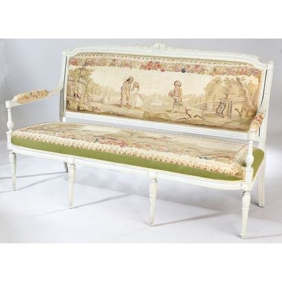 CANAPE LOUIS XVI en bois rechampi de forme...