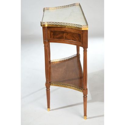 PAIRE DE CONSOLES LOUIS XVI en acajou et...