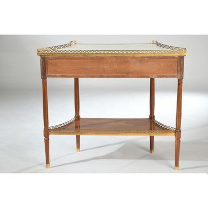 PAIRE DE CONSOLES LOUIS XVI en acajou et...