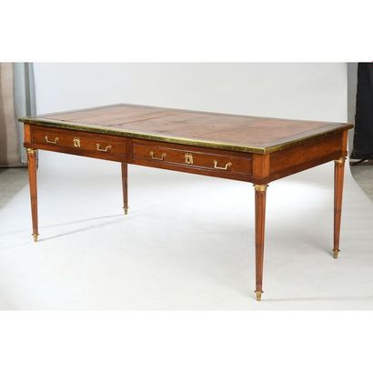GRAND BUREAU PLAT LOUIS XVI toutes faces...