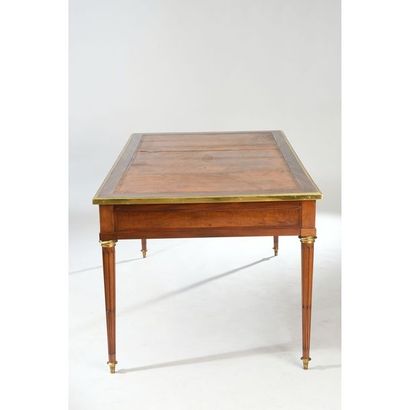 GRAND BUREAU PLAT LOUIS XVI toutes faces...