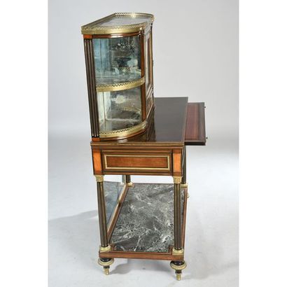 BONHEUR DU JOUR LOUIS XVI en placage d’acajou,...