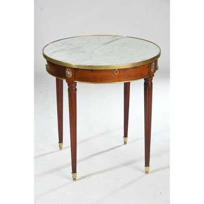 TABLE BOUILLOTTE LOUIS XVI à l’étrusque en...