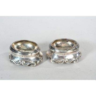 PAIRE DE SALERONS LOUIS XV en argent massif...