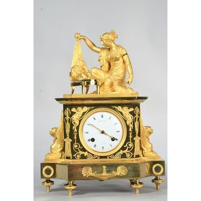PENDULE EMPIRE en bronze doré dite « L’inquiétude...