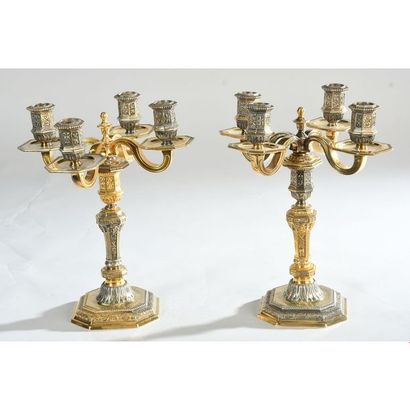 CHRISTOFLE. Paire de candélabres en métal...