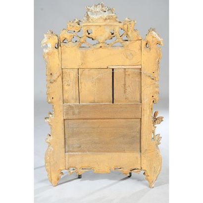 GLACE LOUIS XVI en bois doré et joliment...