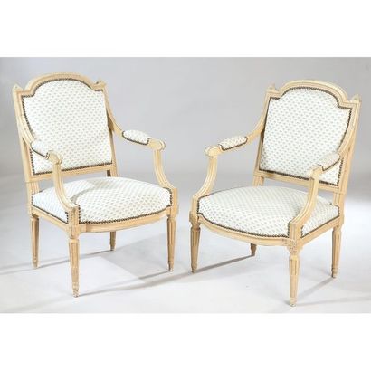 PAIRE DE FAUTEUILS LOUIS XVI à dos plat en...