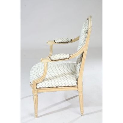 PAIRE DE FAUTEUILS LOUIS XVI à dos plat en...