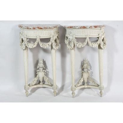 PAIRE DE PETITES CONSOLES LOUIS XVI en pendant...