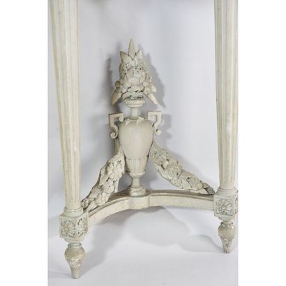 PAIRE DE PETITES CONSOLES LOUIS XVI en pendant...
