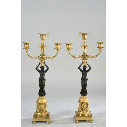 PAIRE DE CANDÉLABRES EMPIRE en bronze à double...