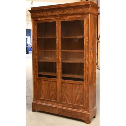 BIBLIOTHEQUE RESTAURATION en acajou et placage...