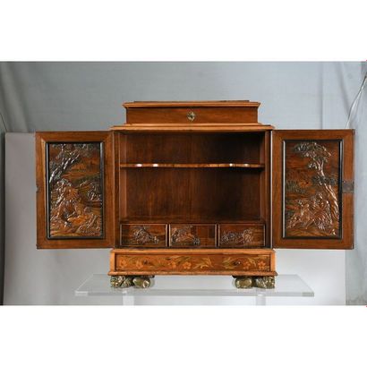 CABINET DE VOYAGE en placage de noyer, sycomore...