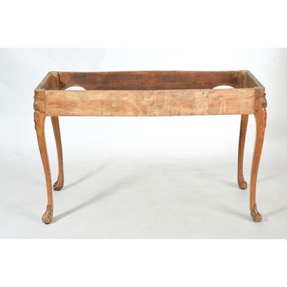 TABLE A GIBIER LOUIS XV en bois naturel mouluré...