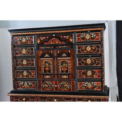 EXCEPTIONNEL CABINET LOUIS XIV SUR SON PIETEMENT...