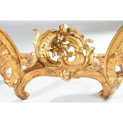 CONSOLE LOUIS XV de forme mouvementée à 4...